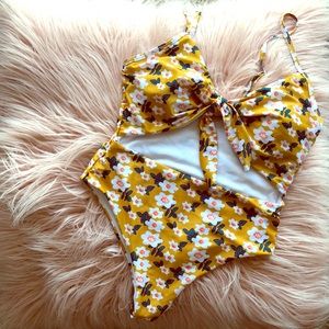 One piece suit, NWT 👙🌊